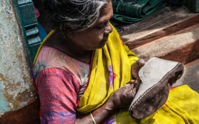 Activistas de la ONG Cividep India participan en mesas redondas en Valencia y Alicante sobre la producción de calzado y ropa
