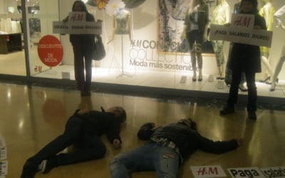 Activistas de la Campaña Ropa Limpia exigen a H&M un salario digno para las trabajadoras de Camboya