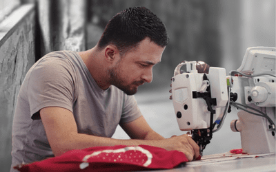 Un nuevo estudio muestra que personas trabajadoras del sector de la confección en Turquía ganan una cuarta parte del salario mínimo vital